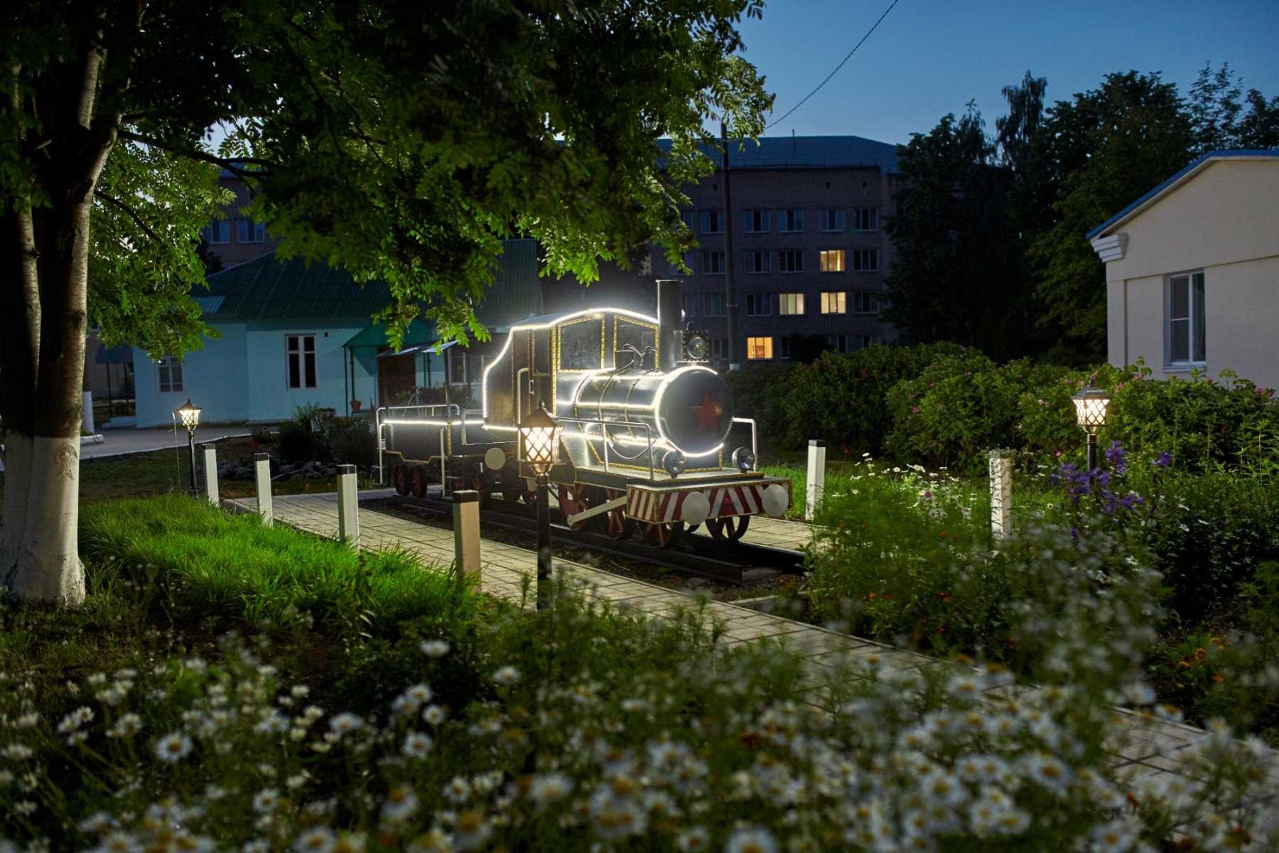 Пионерская больница. Старый городок с лечебницей , железной дорогой и учебным комбинатом. Больница РЖД Шахунья фото.